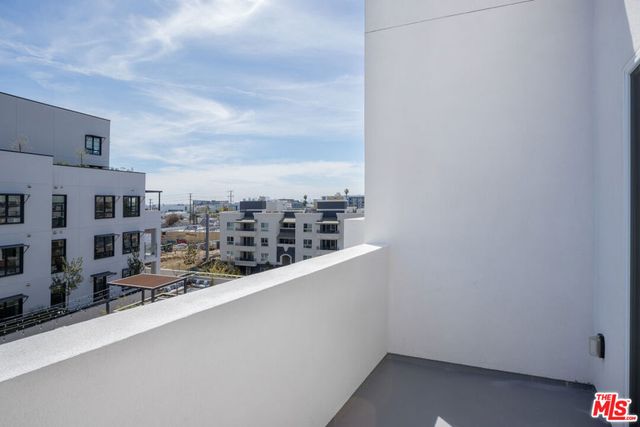 1130 N Orange Drive 403, Los Angeles, CA 90038