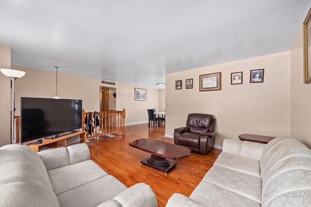 401 Longford Drive, Elgin, IL 60120