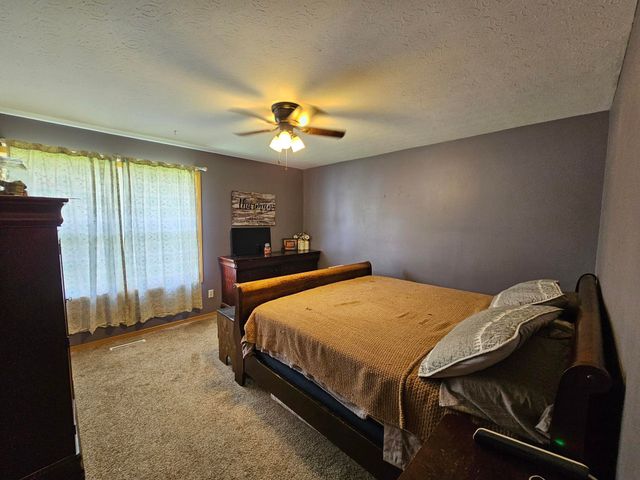 211 Arrowhead Road, Willard, MO 65781