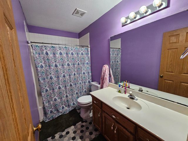 211 Arrowhead Road, Willard, MO 65781
