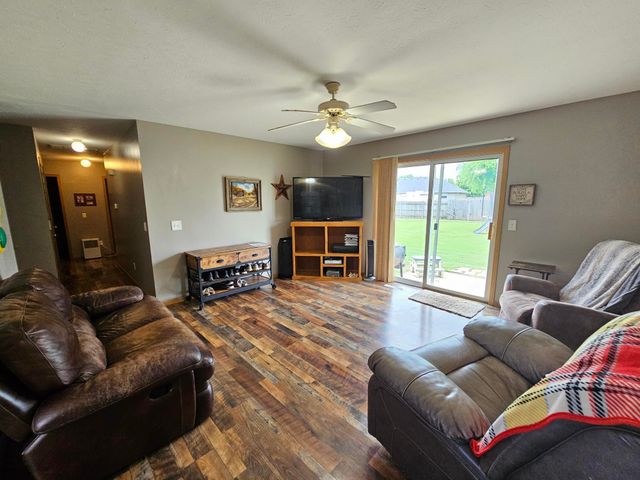 211 Arrowhead Road, Willard, MO 65781