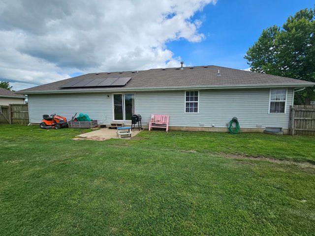 211 Arrowhead Road, Willard, MO 65781