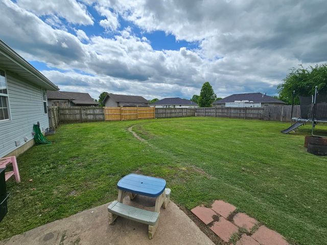 211 Arrowhead Road, Willard, MO 65781