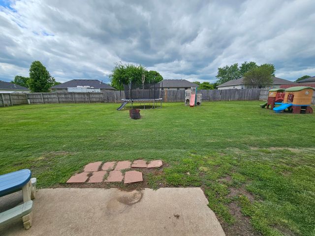 211 Arrowhead Road, Willard, MO 65781