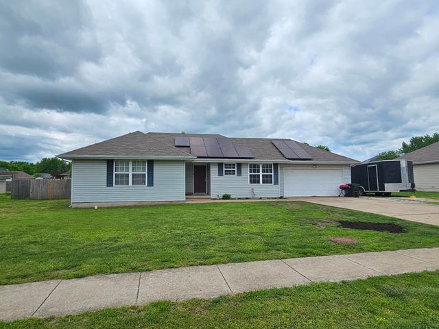 211 Arrowhead Road, Willard, MO 65781