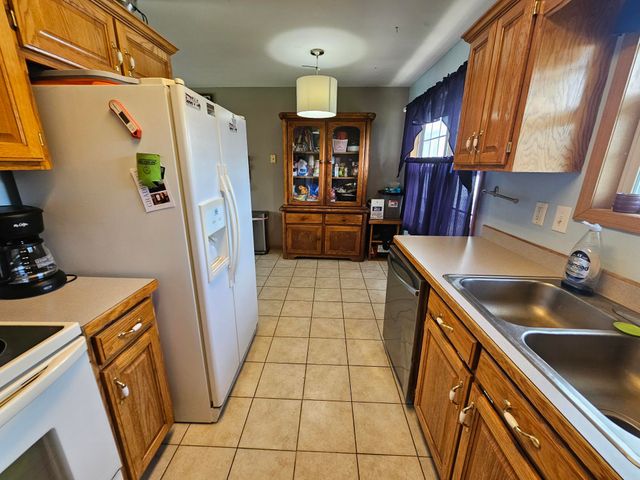 211 Arrowhead Road, Willard, MO 65781