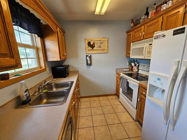 211 Arrowhead Road, Willard, MO 65781
