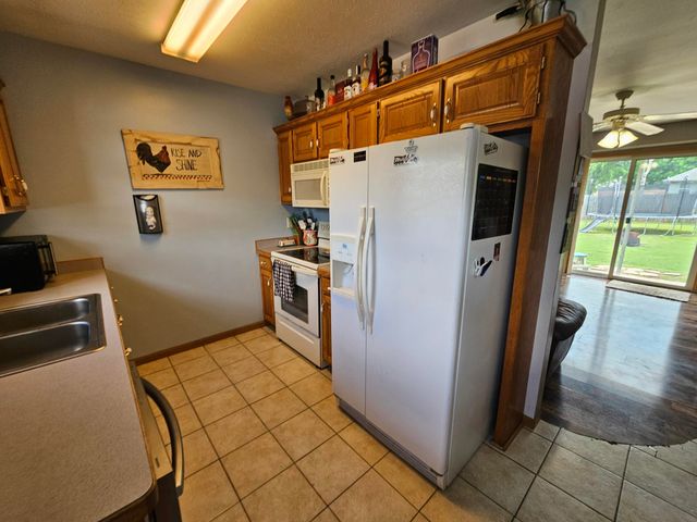 211 Arrowhead Road, Willard, MO 65781