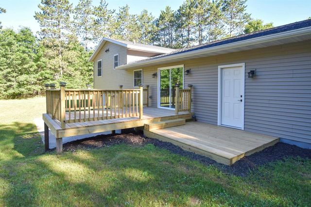 11065 EAST LANE, Waupaca, WI 54981