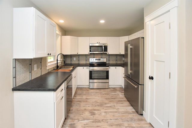 11065 EAST LANE, Waupaca, WI 54981