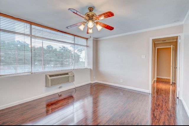 7520 Hornwood Drive 205, Houston, TX 77036