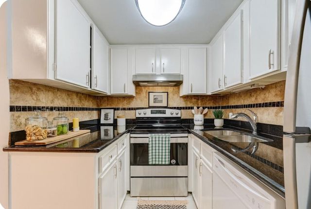 7520 Hornwood Drive 205, Houston, TX 77036