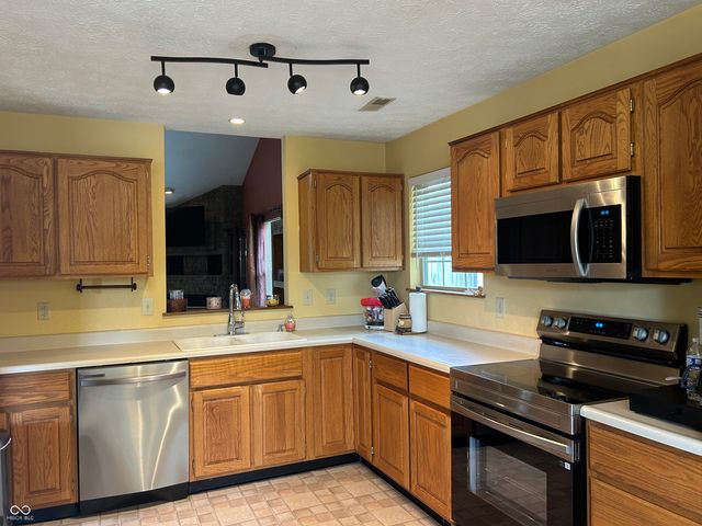 1950 Winfield Park Drive, Greenfield, IN 46140