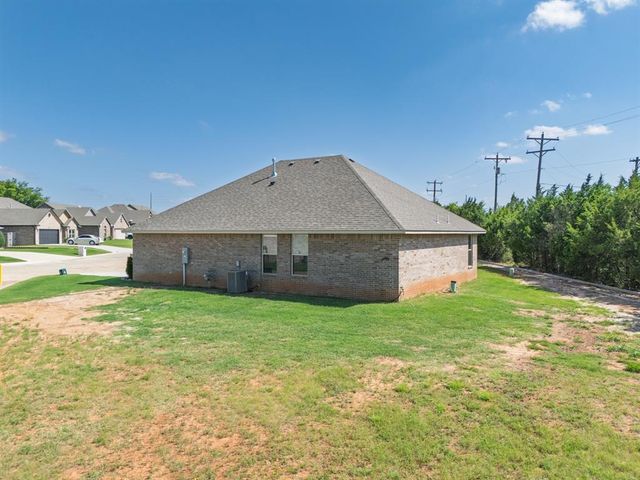3930 Maple Grove Avenue, Shawnee, OK 74804