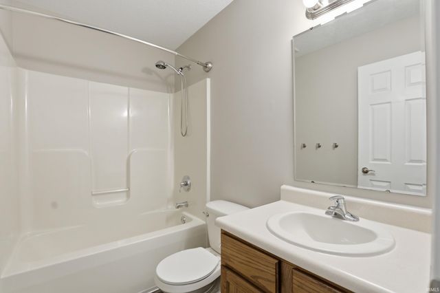 10232 Archstone Cove, New Haven, IN 46774