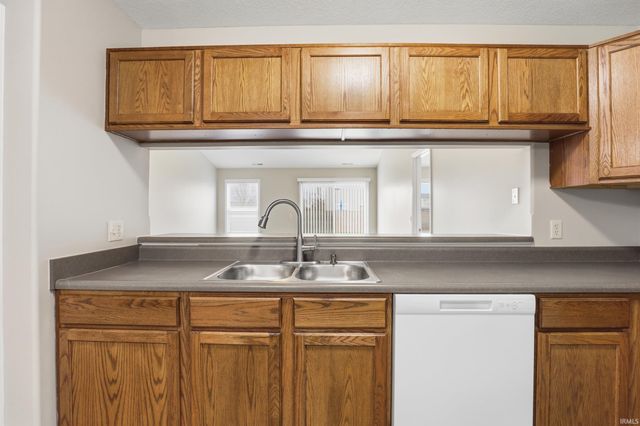 10232 Archstone Cove, New Haven, IN 46774