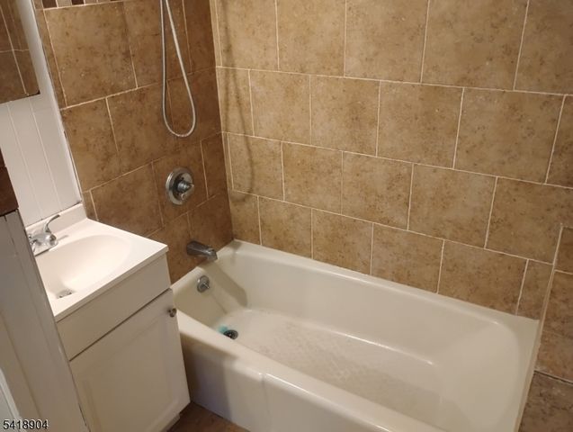 32 Laurel Drive, Jefferson Twp., NJ 07438