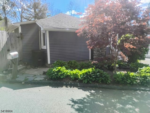 32 Laurel Drive, Jefferson Twp., NJ 07438
