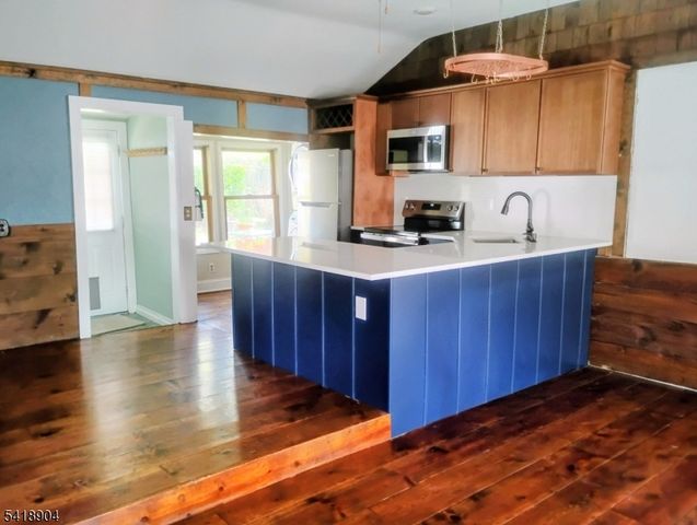 32 Laurel Drive, Jefferson Twp., NJ 07438