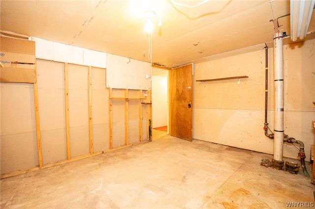 1040 Reserve Road 1, West Seneca, NY 14224