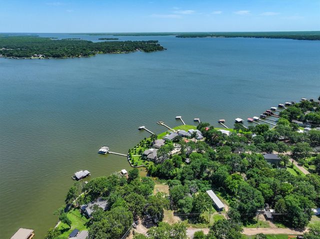 136 Wedgewood Loop, Mabank, TX 75156