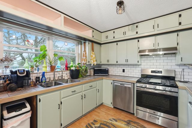 6 North Drive, Conway, AR 72034