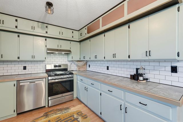 6 North Drive, Conway, AR 72034