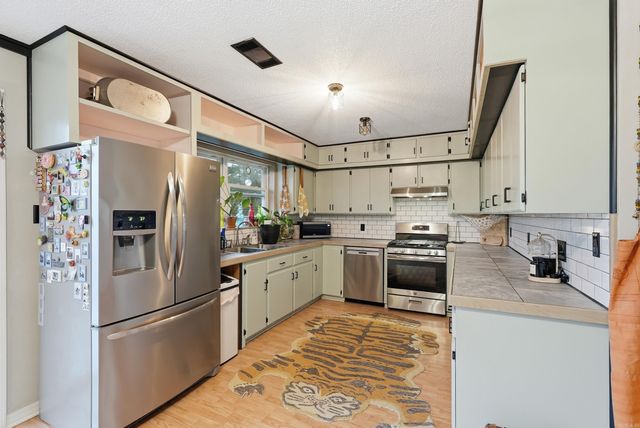 6 North Drive, Conway, AR 72034