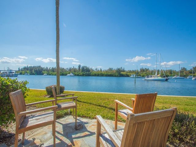 200 Greytwig Road 109, Vero Beach, FL 32963