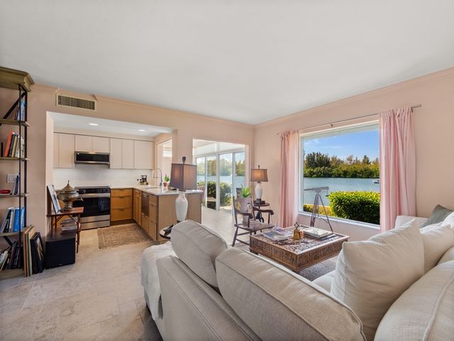 200 Greytwig Road 109, Vero Beach, FL 32963