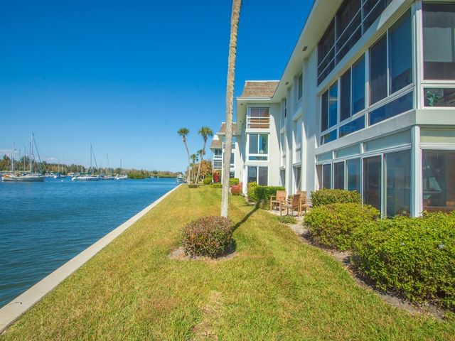 200 Greytwig Road 109, Vero Beach, FL 32963
