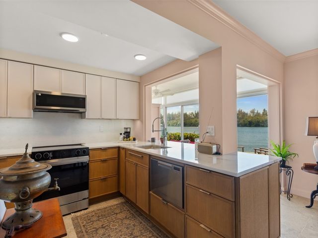 200 Greytwig Road 109, Vero Beach, FL 32963