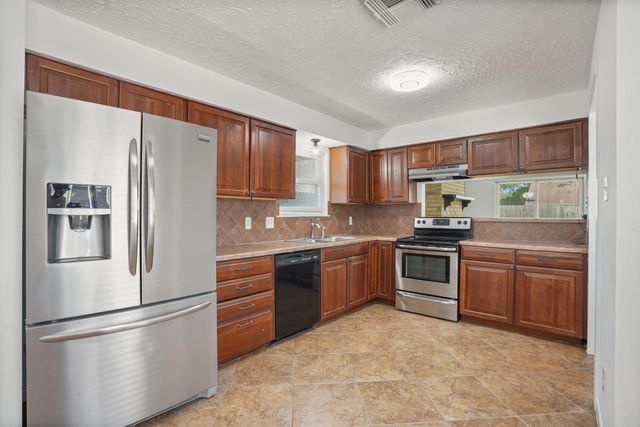 9731 Shell Rock Road, La Porte, TX 77571