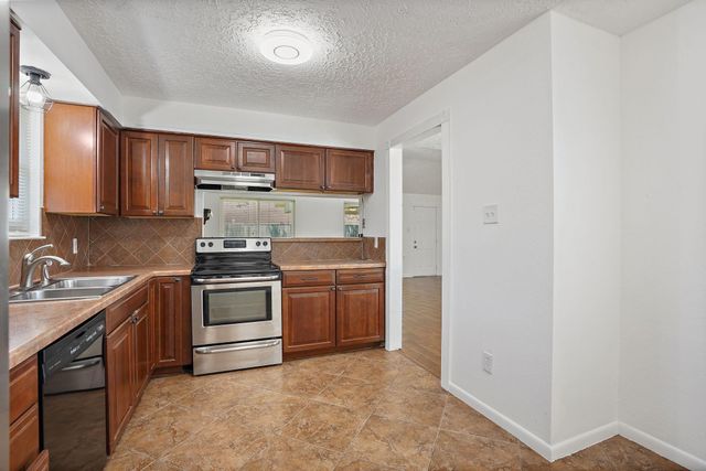 9731 Shell Rock Road, La Porte, TX 77571