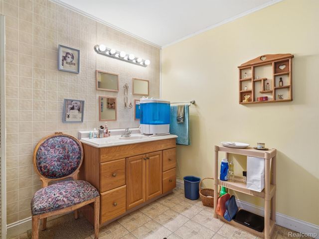 601 Holly Bush Drive, Holly Village, MI 48442