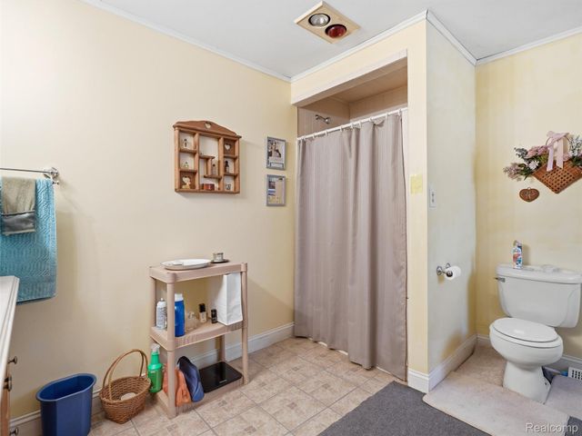 601 Holly Bush Drive, Holly Village, MI 48442