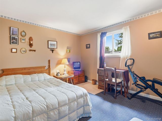 601 Holly Bush Drive, Holly Village, MI 48442