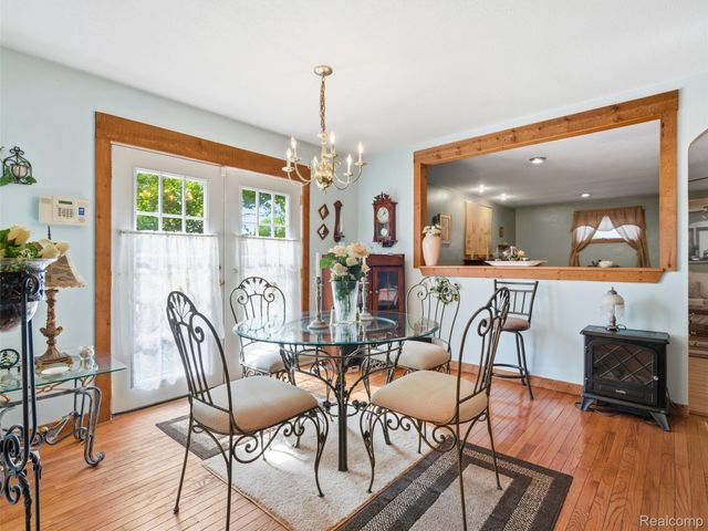 601 Holly Bush Drive, Holly Village, MI 48442