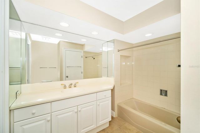 7669 FAIRWAY WOODS DRIVE 704, Sarasota, FL 34238