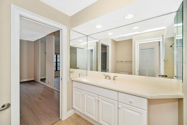 7669 FAIRWAY WOODS DRIVE 704, Sarasota, FL 34238