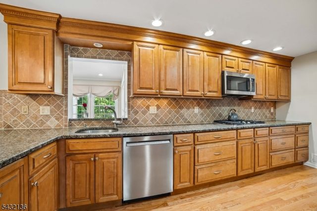 22 Homestead Ter, Scotch Plains Twp., NJ 07076