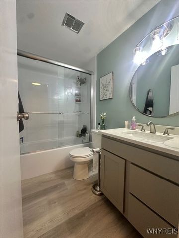 104 Charlesgate Circle, Amherst, NY 14051