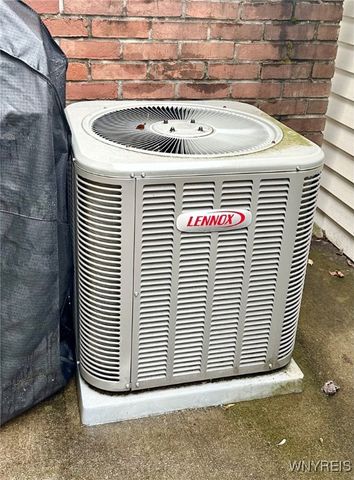 104 Charlesgate Circle, Amherst, NY 14051