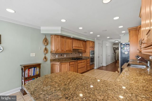 1933 FLEET ST, Baltimore, MD 21231