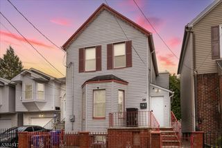 16 Hinsdale Pl, Newark City, NJ 07104