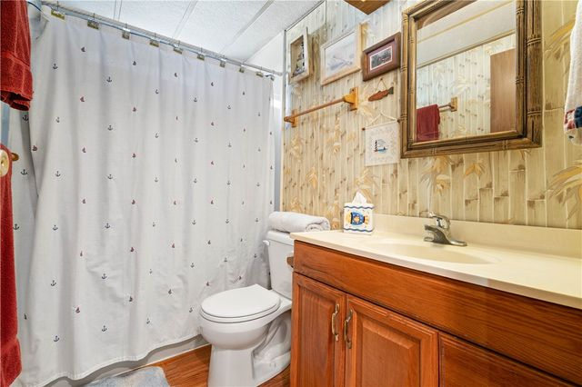 613 Sunset Dr, Rockport, TX 78382
