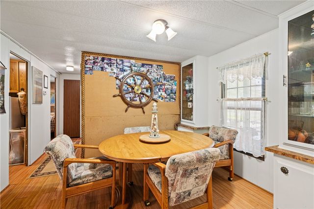 613 Sunset Dr, Rockport, TX 78382