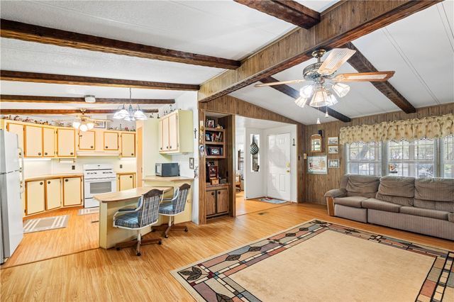 613 Sunset Dr, Rockport, TX 78382