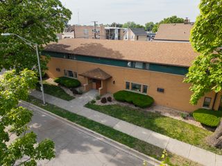 7525 Adams Street 2W, Forest Park, IL 60130