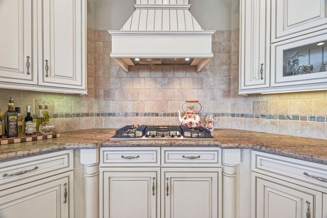13 Sugarloaf, Hitchcock, TX 77563